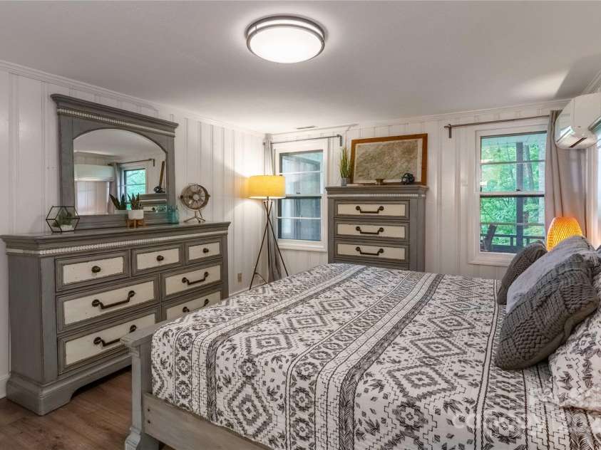 330 Overlook Drive, Maggie Valley, NC 28751.  MLS# CAR4300696, YatesRealty ID 1294. Primary bedroom