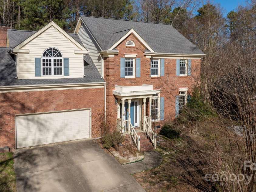 4806 Hickory Glen Drive, Matthews, NC 28105.  MLS# CAR4329359, YatesRealty ID 1294. 