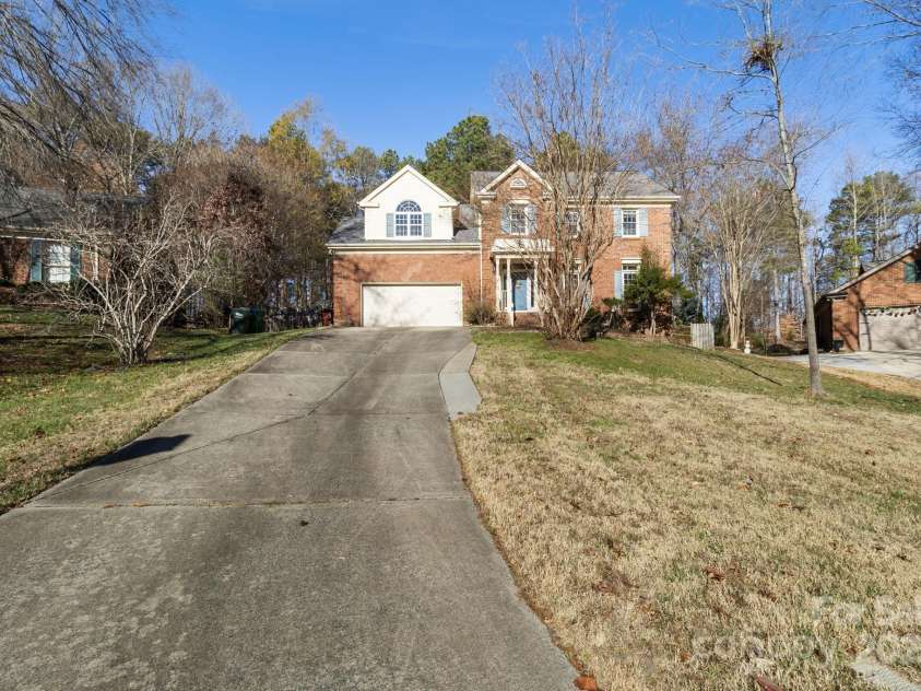 4806 Hickory Glen Drive, Matthews, NC 28105.  MLS# CAR4329359, YatesRealty ID 1294. 