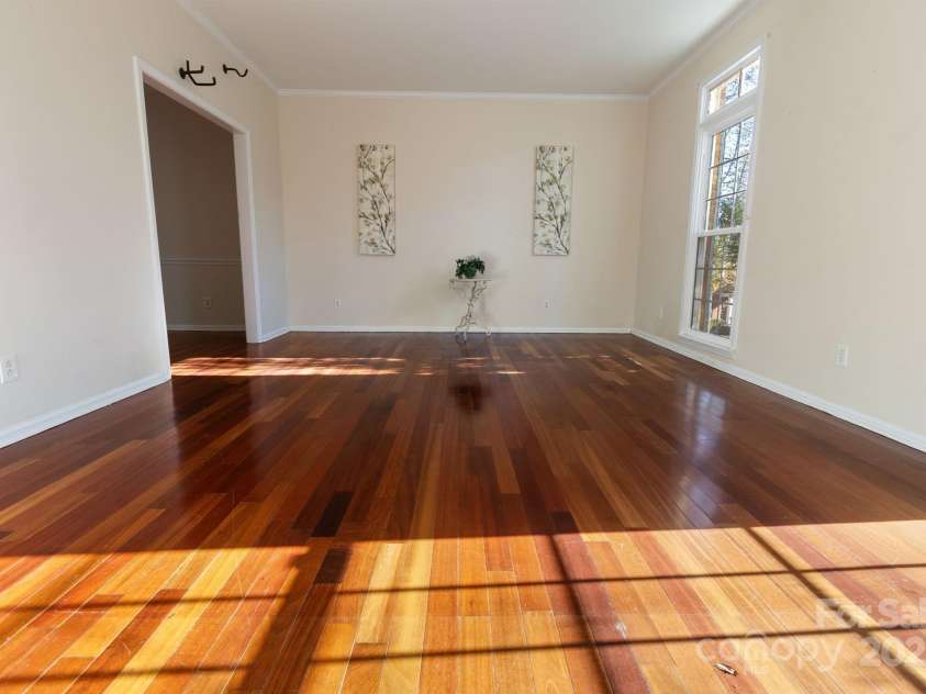 4806 Hickory Glen Drive, Matthews, NC 28105.  MLS# CAR4329359, YatesRealty ID 1294. 