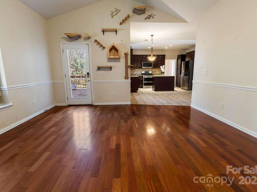 4806 Hickory Glen Drive, Matthews, NC 28105.  MLS# CAR4329359, YatesRealty ID 1294. 