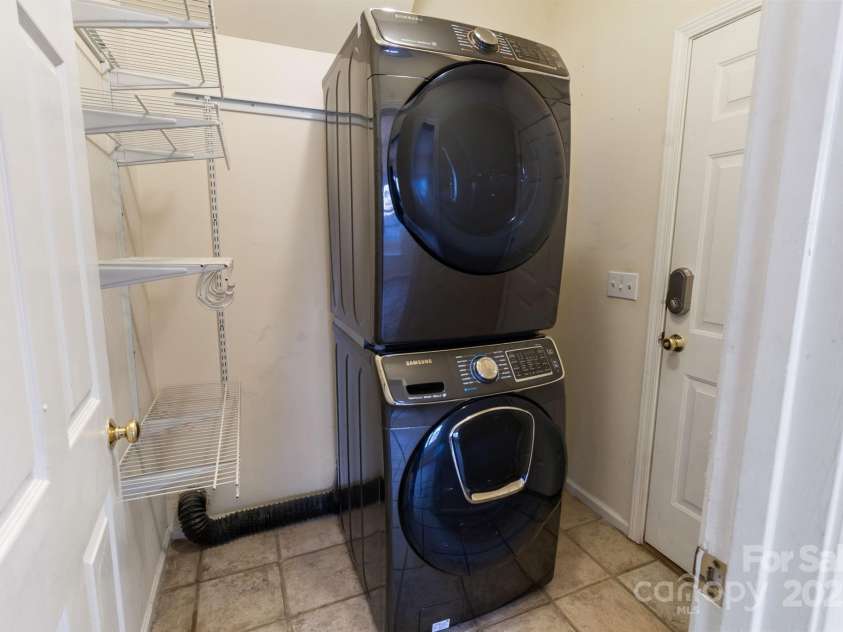 4806 Hickory Glen Drive, Matthews, NC 28105.  MLS# CAR4329359, YatesRealty ID 1294. 