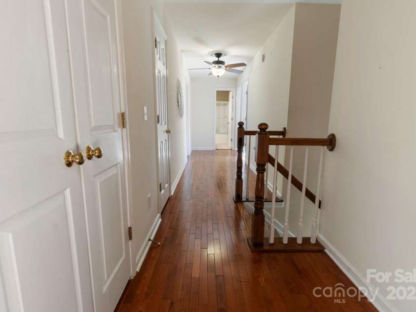 4806 Hickory Glen Drive, Matthews, NC 28105.  MLS# CAR4329359, YatesRealty ID 1294. 