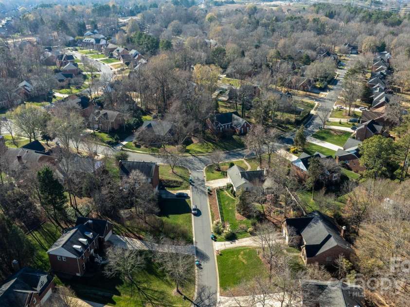 4806 Hickory Glen Drive, Matthews, NC 28105.  MLS# CAR4329359, YatesRealty ID 1294. 