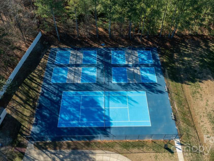 4806 Hickory Glen Drive, Matthews, NC 28105.  MLS# CAR4329359, YatesRealty ID 1294. 