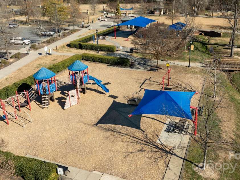 4806 Hickory Glen Drive, Matthews, NC 28105.  MLS# CAR4329359, YatesRealty ID 1294. 