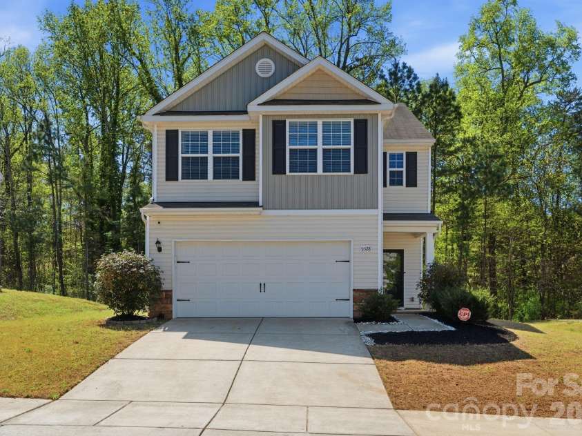 9528 Weikert Road, Charlotte, NC 28215.  MLS# CAR4363540, YatesRealty ID 12940. 