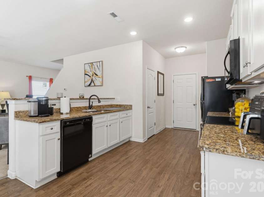 9528 Weikert Road, Charlotte, NC 28215.  MLS# CAR4363540, YatesRealty ID 12940. 