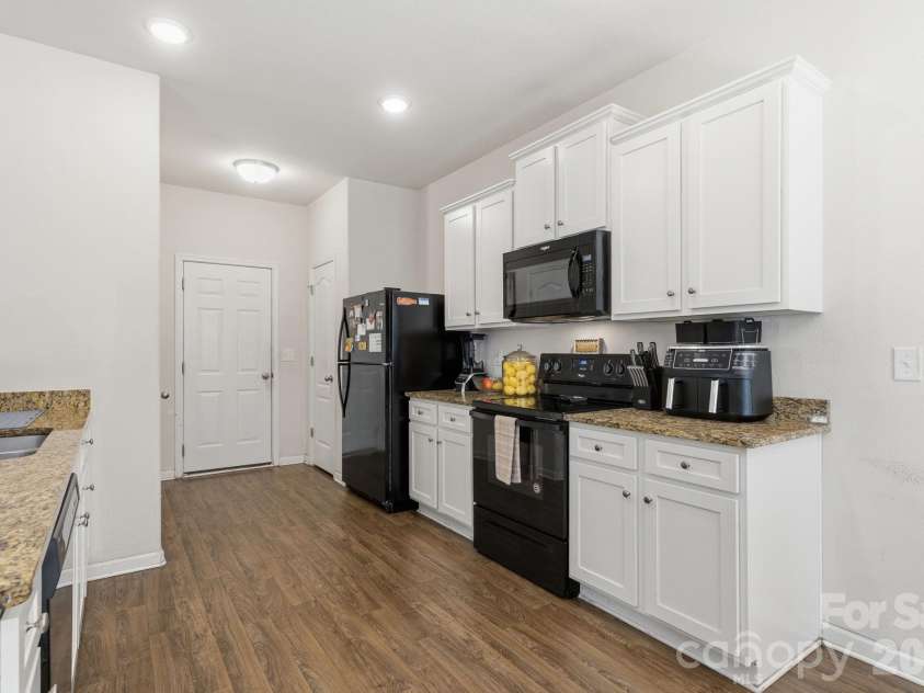 9528 Weikert Road, Charlotte, NC 28215.  MLS# CAR4363540, YatesRealty ID 12940. 