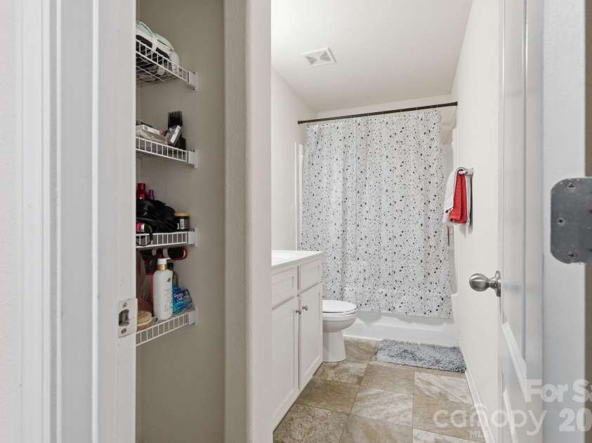 9528 Weikert Road, Charlotte, NC 28215.  MLS# CAR4363540, YatesRealty ID 12940. 