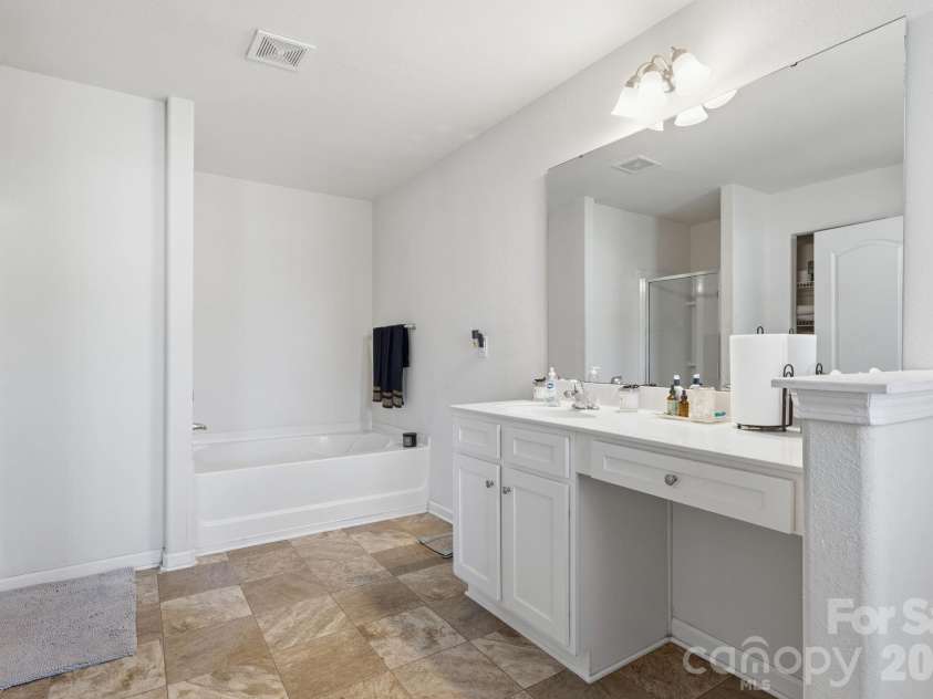9528 Weikert Road, Charlotte, NC 28215.  MLS# CAR4363540, YatesRealty ID 12940. 