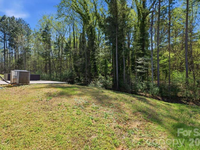 9528 Weikert Road, Charlotte, NC 28215.  MLS# CAR4363540, YatesRealty ID 12940. 
