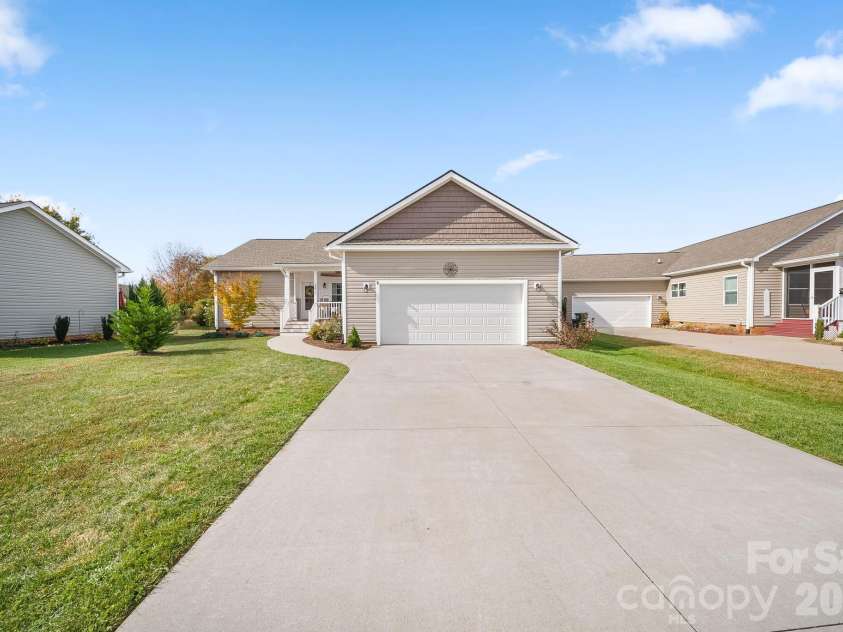 457 Riverwind Drive, Hendersonville, NC 28739.  MLS# CAR4364359, YatesRealty ID 12941. 