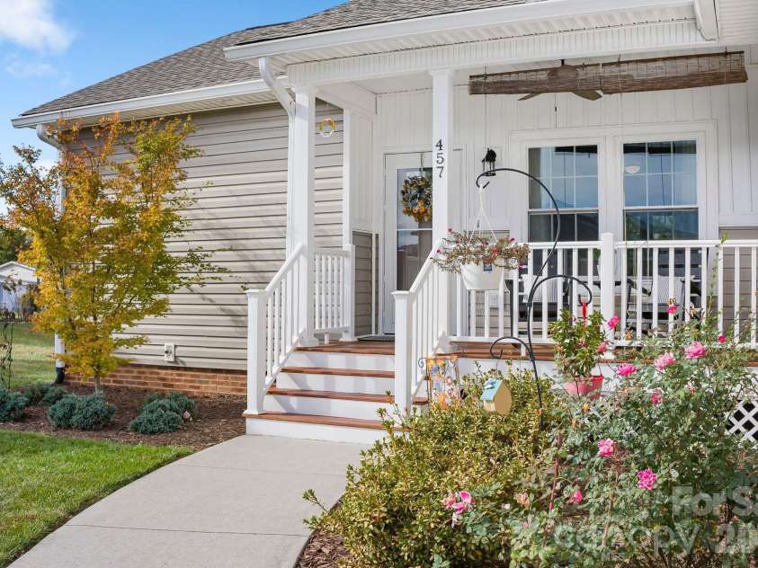 457 Riverwind Drive, Hendersonville, NC 28739.  MLS# CAR4364359, YatesRealty ID 12941. 