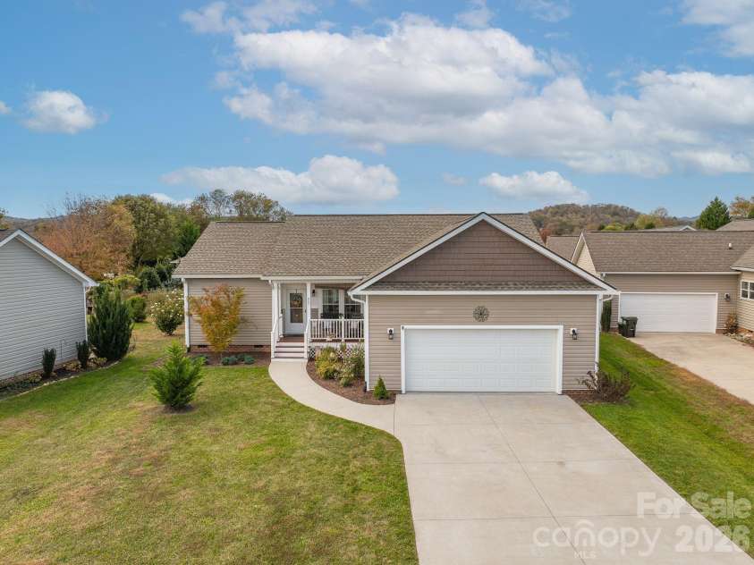 457 Riverwind Drive, Hendersonville, NC 28739.  MLS# CAR4364359, YatesRealty ID 12941. 