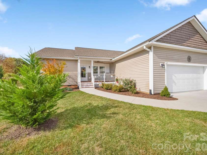 457 Riverwind Drive, Hendersonville, NC 28739.  MLS# CAR4364359, YatesRealty ID 12941. 