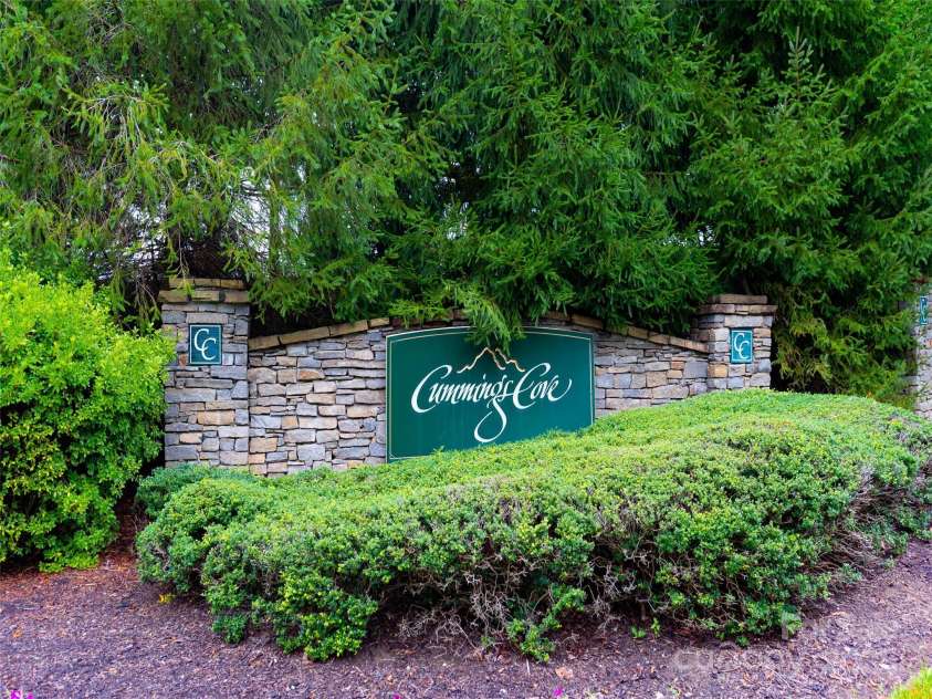 27 Putter Court, Hendersonville, NC 28739.  MLS# CAR4253747, YatesRealty ID 12942. 