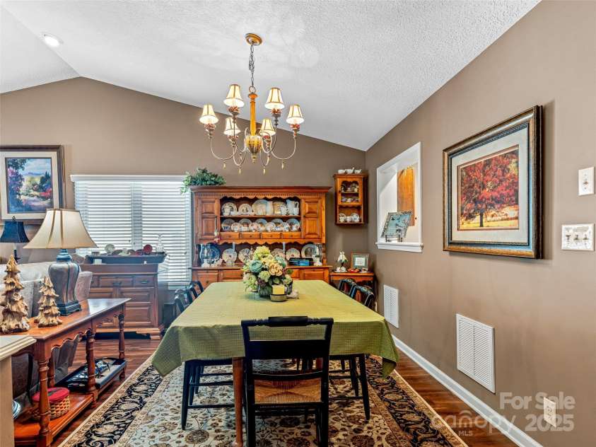 27 Putter Court, Hendersonville, NC 28739.  MLS# CAR4253747, YatesRealty ID 12942. Dining Area