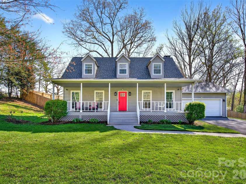 102 Charles Ridge Road, Asheville, NC 28805.  MLS# CAR4366221, YatesRealty ID 12943. 