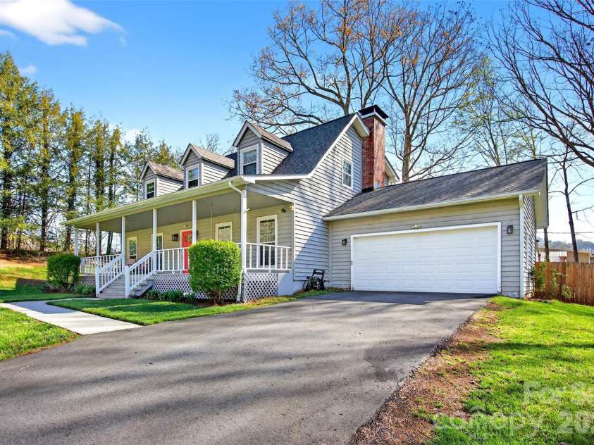 102 Charles Ridge Road, Asheville, NC 28805.  MLS# CAR4366221, YatesRealty ID 12943. 