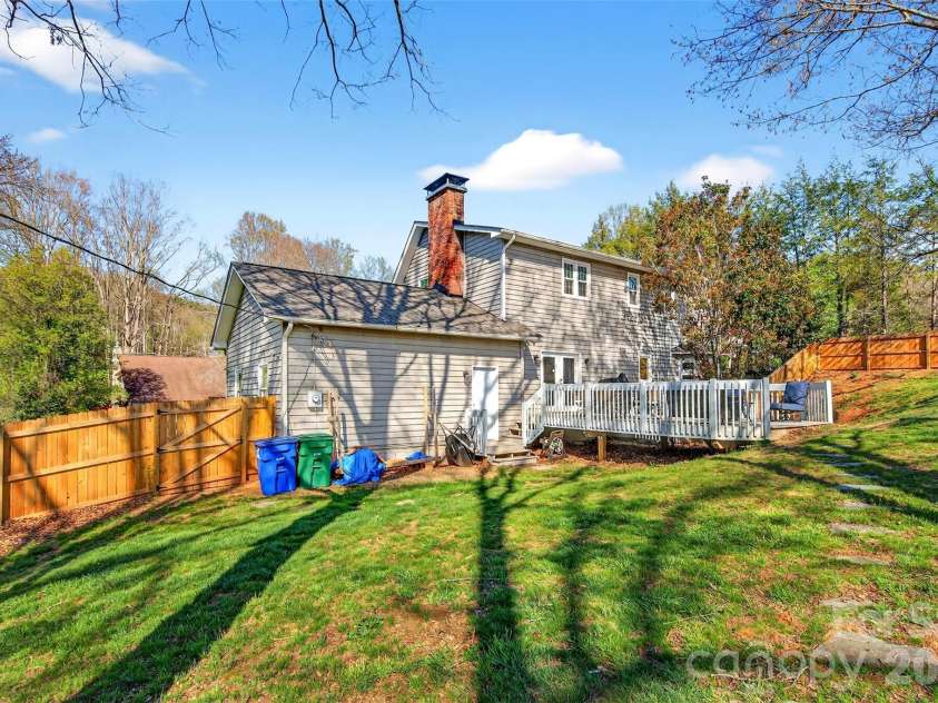 102 Charles Ridge Road, Asheville, NC 28805.  MLS# CAR4366221, YatesRealty ID 12943. 