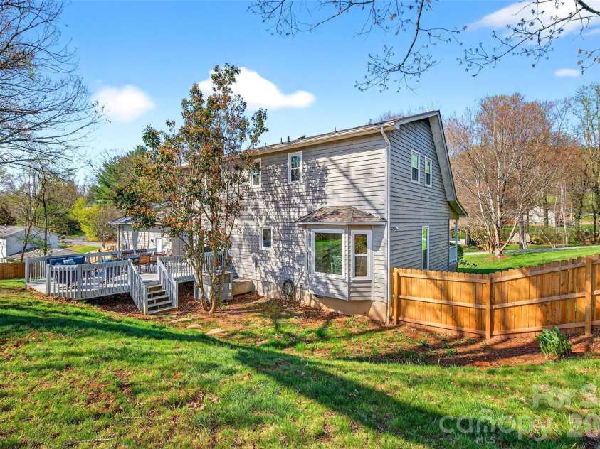 102 Charles Ridge Road, Asheville, NC 28805.  MLS# CAR4366221, YatesRealty ID 12943. 