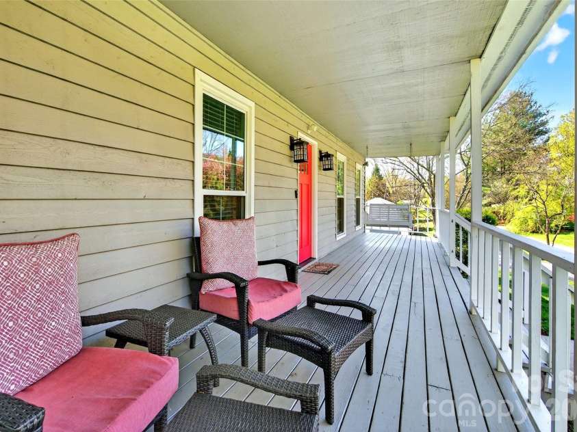 102 Charles Ridge Road, Asheville, NC 28805.  MLS# CAR4366221, YatesRealty ID 12943. 