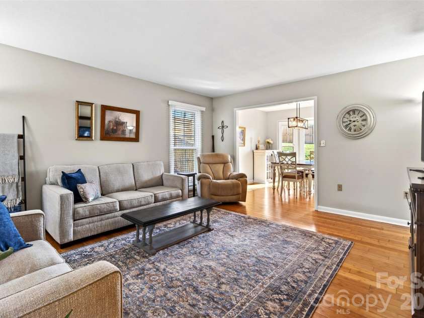 102 Charles Ridge Road, Asheville, NC 28805.  MLS# CAR4366221, YatesRealty ID 12943. 