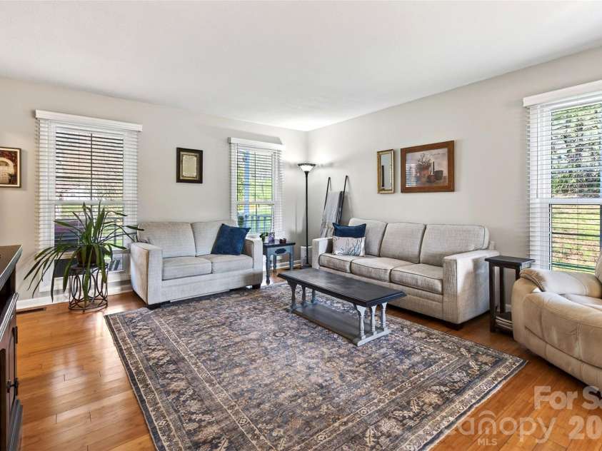102 Charles Ridge Road, Asheville, NC 28805.  MLS# CAR4366221, YatesRealty ID 12943. 