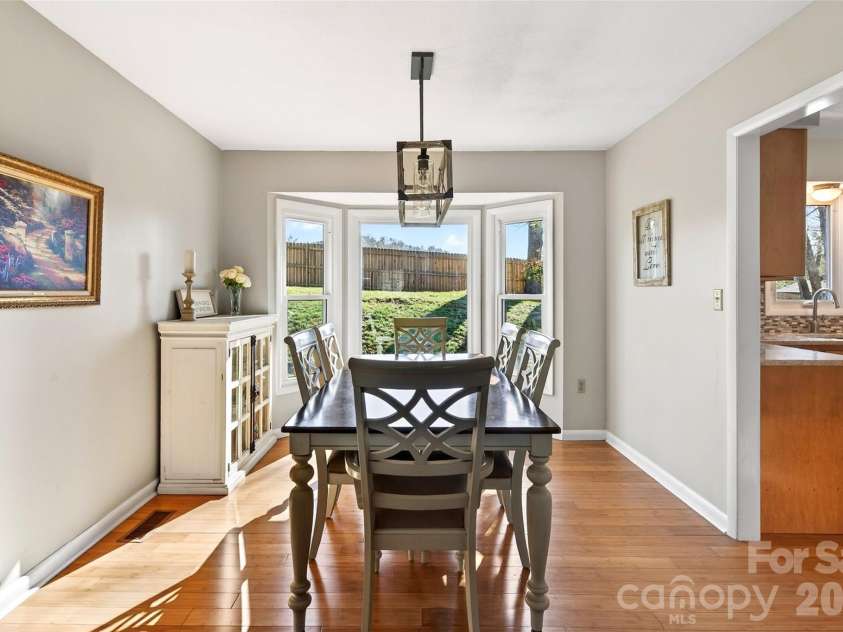 102 Charles Ridge Road, Asheville, NC 28805.  MLS# CAR4366221, YatesRealty ID 12943. 