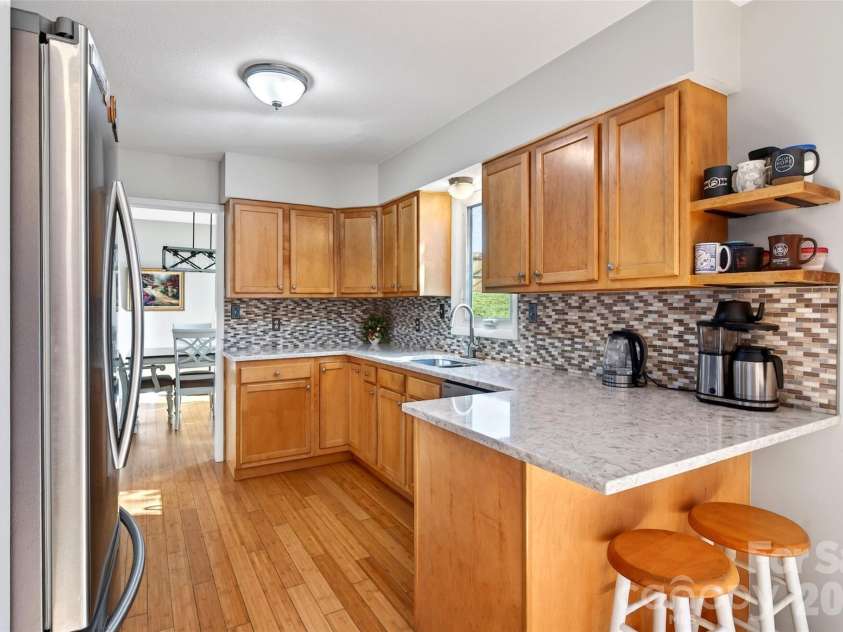 102 Charles Ridge Road, Asheville, NC 28805.  MLS# CAR4366221, YatesRealty ID 12943. 