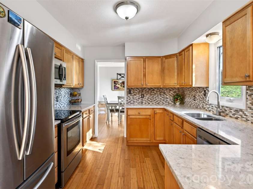 102 Charles Ridge Road, Asheville, NC 28805.  MLS# CAR4366221, YatesRealty ID 12943. 