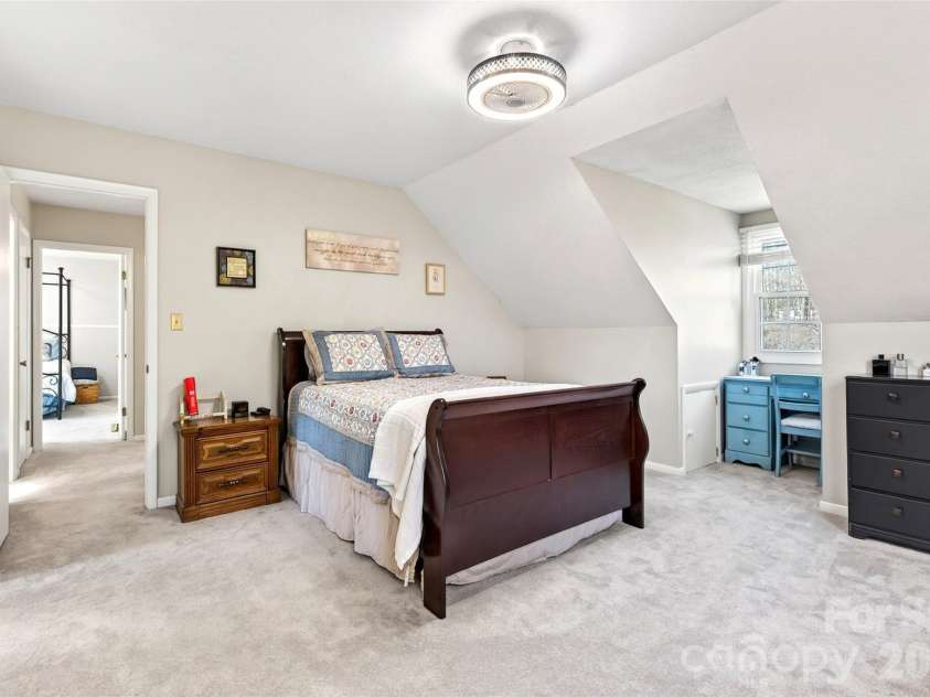 102 Charles Ridge Road, Asheville, NC 28805.  MLS# CAR4366221, YatesRealty ID 12943. 