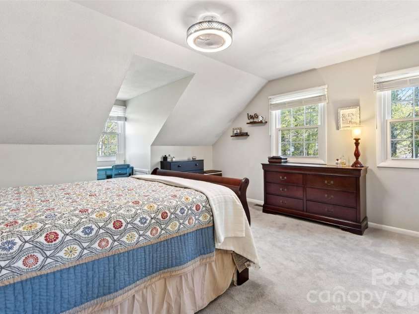 102 Charles Ridge Road, Asheville, NC 28805.  MLS# CAR4366221, YatesRealty ID 12943. 