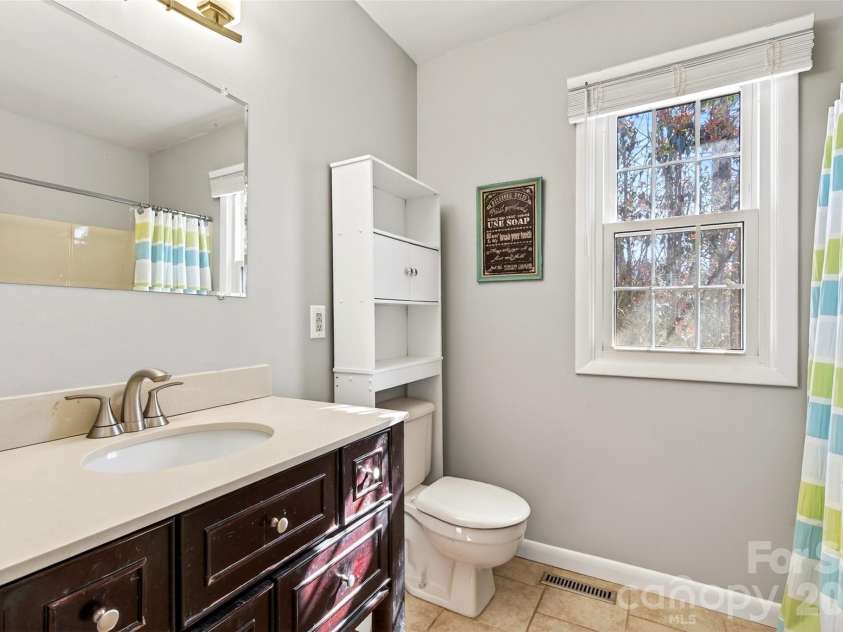 102 Charles Ridge Road, Asheville, NC 28805.  MLS# CAR4366221, YatesRealty ID 12943. 