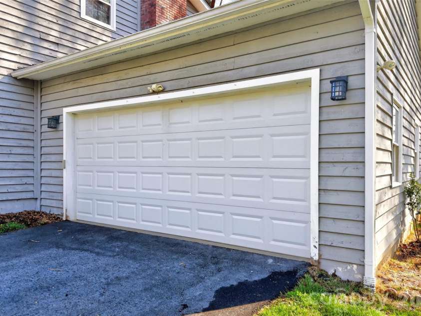 102 Charles Ridge Road, Asheville, NC 28805.  MLS# CAR4366221, YatesRealty ID 12943. 