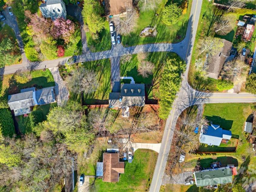 102 Charles Ridge Road, Asheville, NC 28805.  MLS# CAR4366221, YatesRealty ID 12943. 