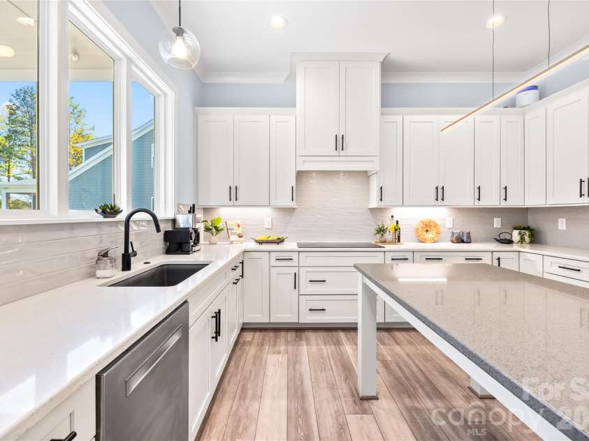 140 Dabbling Duck Circle, Mooresville, NC 28117.  MLS# CAR4363776, YatesRealty ID 12944. Amazing kitchen
