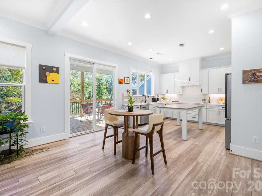 140 Dabbling Duck Circle, Mooresville, NC 28117.  MLS# CAR4363776, YatesRealty ID 12944. Breakfast area