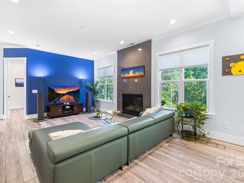 140 Dabbling Duck Circle, Mooresville, NC 28117.  MLS# CAR4363776, YatesRealty ID 12944. Modern and luxurious
