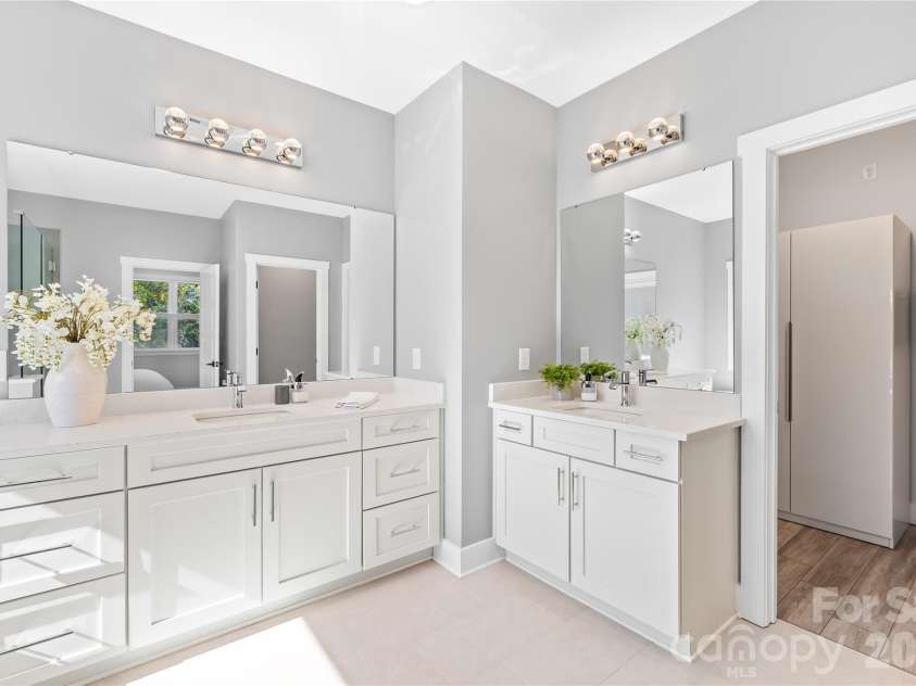 140 Dabbling Duck Circle, Mooresville, NC 28117.  MLS# CAR4363776, YatesRealty ID 12944. Walk in closet off bathroom