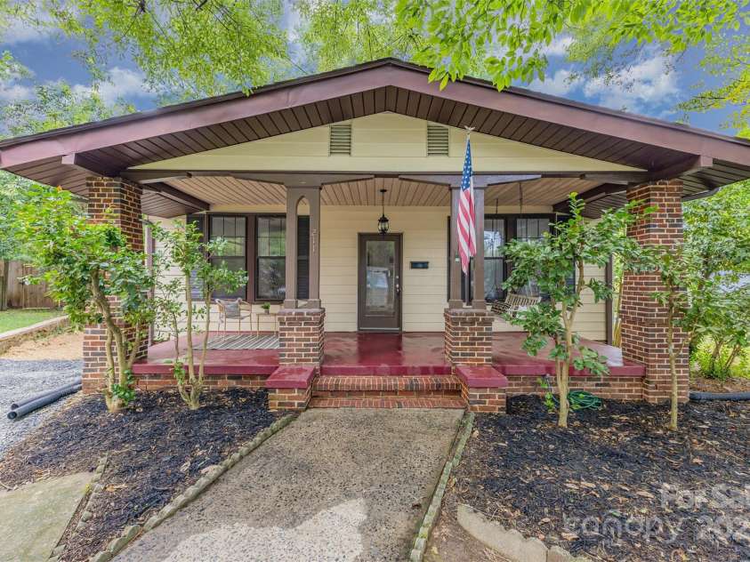 211 6th Avenue, Gastonia, NC 28052.  MLS# CAR4292965, YatesRealty ID 12946. 