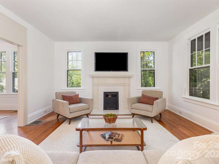 211 6th Avenue, Gastonia, NC 28052.  MLS# CAR4292965, YatesRealty ID 12946. 