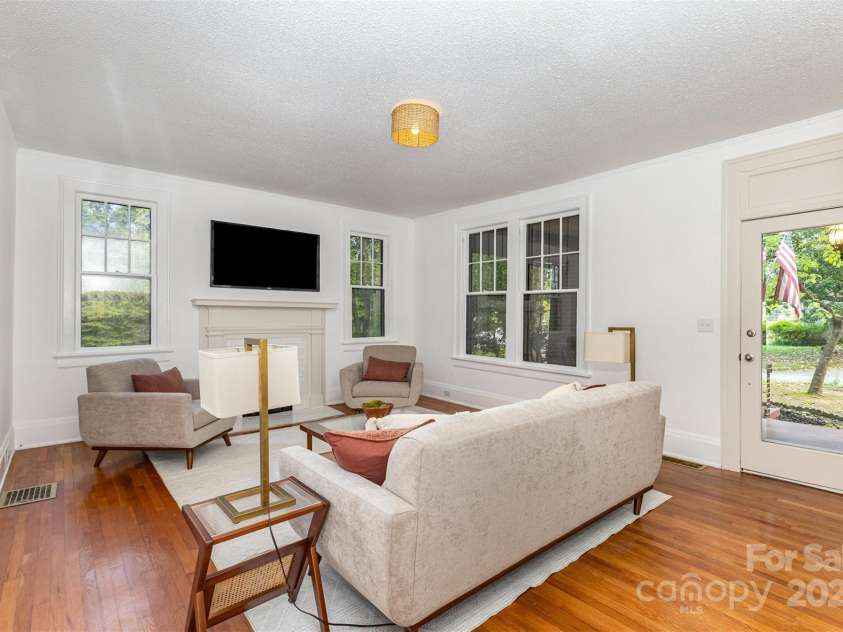 211 6th Avenue, Gastonia, NC 28052.  MLS# CAR4292965, YatesRealty ID 12946. 