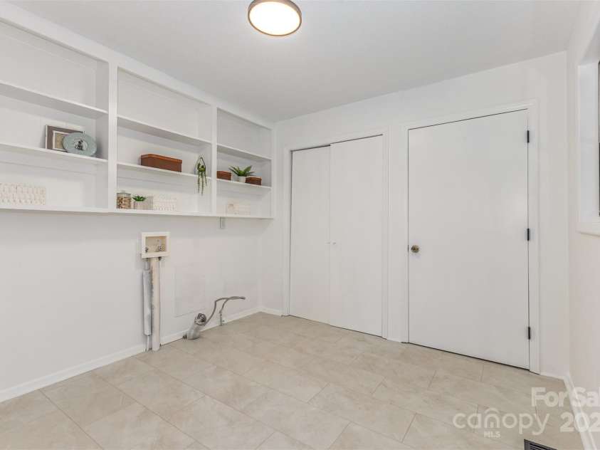 211 6th Avenue, Gastonia, NC 28052.  MLS# CAR4292965, YatesRealty ID 12946. 