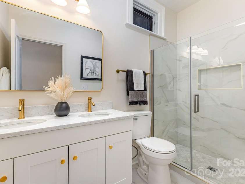 211 6th Avenue, Gastonia, NC 28052.  MLS# CAR4292965, YatesRealty ID 12946. 