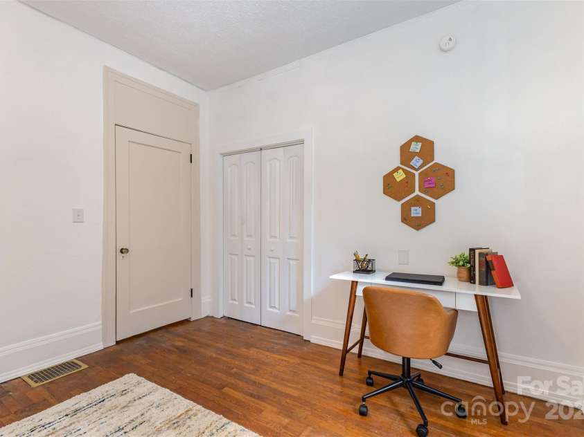 211 6th Avenue, Gastonia, NC 28052.  MLS# CAR4292965, YatesRealty ID 12946. 