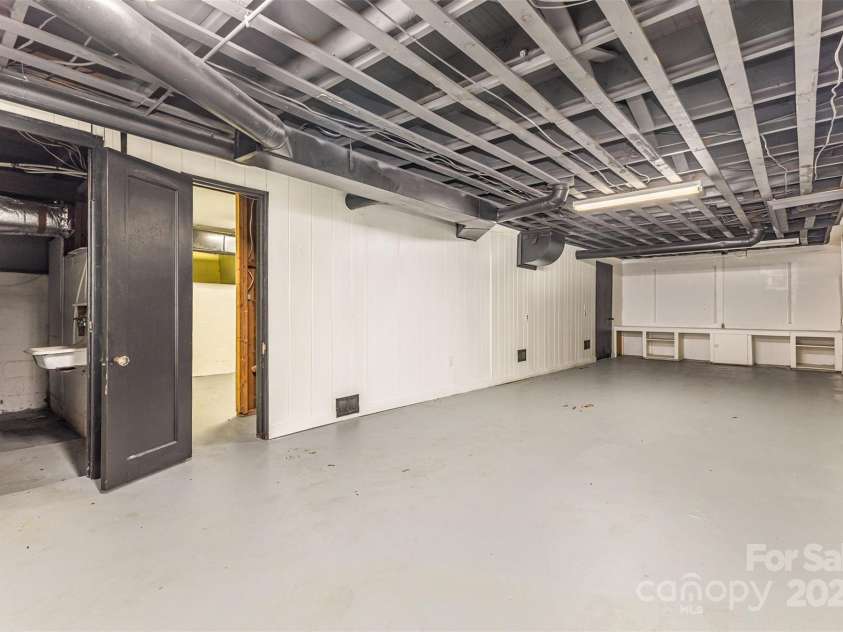 211 6th Avenue, Gastonia, NC 28052.  MLS# CAR4292965, YatesRealty ID 12946. 