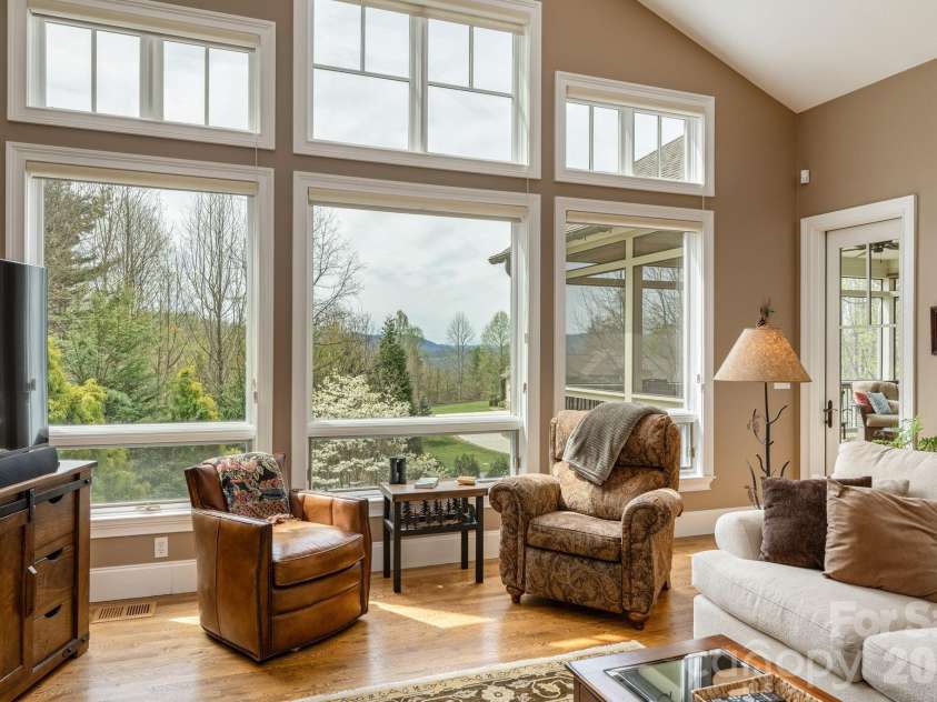 315 Crossvine Trail, Hendersonville, NC 28739.  MLS# CAR4367109, YatesRealty ID 12946. 