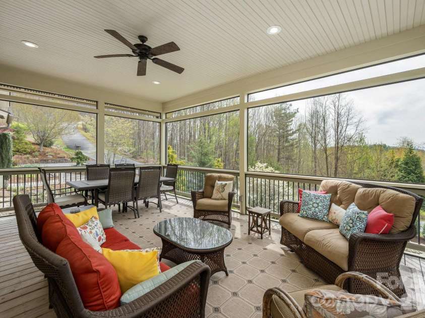 315 Crossvine Trail, Hendersonville, NC 28739.  MLS# CAR4367109, YatesRealty ID 12946. 